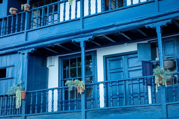 Beroemde Oude Kleurrijke Balkons Versierd Met Bloemen Santa Cruz Hoofdstad — Stockfoto