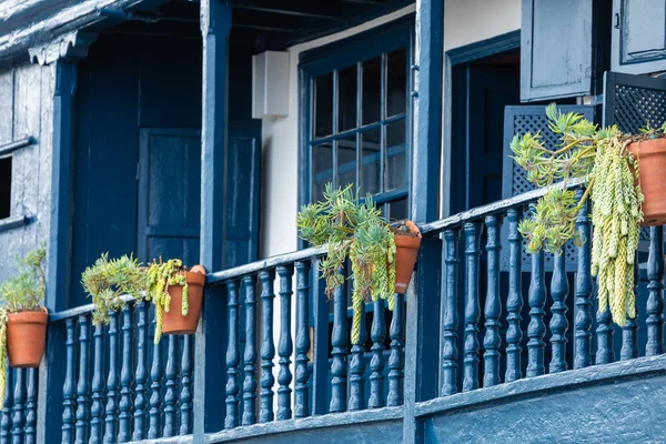Beroemde Oude Kleurrijke Balkons Versierd Met Bloemen Santa Cruz Hoofdstad — Stockfoto
