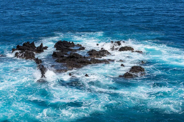 Volcanic Rock Formation Cliffs Black Lava Rocky Shore Crushing White — Stock Photo, Image