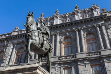 Meksika 'nın Mexico City şehrinde bulunan Charles IV. El Caballito de Tols Ulusal Sanat ve Heykel Müzesi.