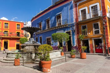 Meksika 'nın Mexico City şehrinde bulunan Charles IV. El Caballito de Tols Ulusal Sanat ve Heykel Müzesi.
