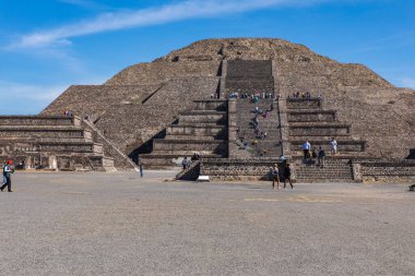 Meksika 'nın Teotihuacan şehrindeki piramitler.