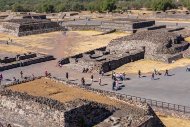 Meksika 'nın Teotihuacan şehrindeki piramitler.