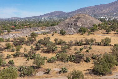 Meksika 'nın Teotihuacan şehrindeki piramitler.