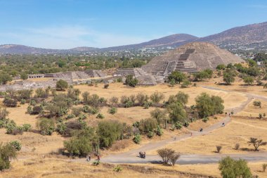 Meksika 'nın Teotihuacan şehrindeki piramitler.