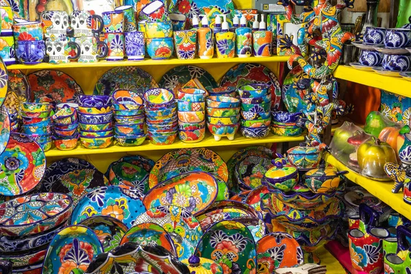 Bunte Traditionelle Mexikanische Keramik Talavera Stil Souvenirs Auf Dem Lokalen — Stockfoto