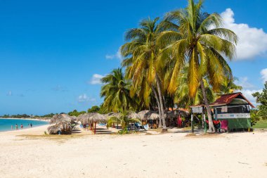 PLAYA ANCON, CUBA - 17 Aralık 2019 Trinidad, Küba yakınlarındaki Playa Ancon plajı