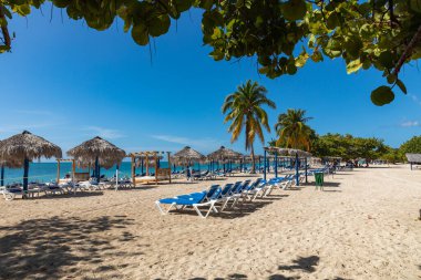PLAYA ANCON, CUBA - 17 Aralık 2019 Trinidad, Küba yakınlarındaki Playa Ancon plajı