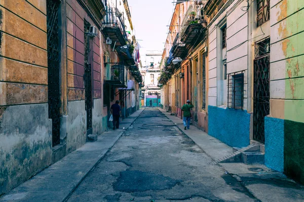 Havana Cuba Δεκεμβριου 2019 Οδός Παλιάς Πόλης Αβάνας Τοπικούς Και — Φωτογραφία Αρχείου