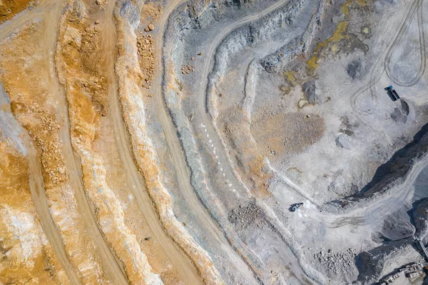 Yukarıdan Madencilik Açık Maden Ocağında Sanayi Terasları Açılmış Madenciliğin Havadan — Stok fotoğraf