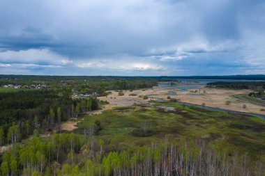 Warta nehrinin havadan görünüşü. Czestochowa yakınlarındaki Jura bölgesinde. Silezya Voyvoda 'sı. Polonya. 