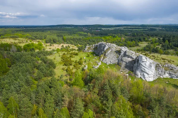 Vista Aérea Formaciones Rocosas Piedra Caliza Verde Situadas Cerca Cracovia —  Fotos de Stock