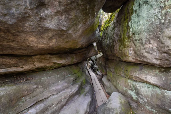ストローロー山脈国立公園 Wooden Boardwalk Rock Labyrinth Hiking Trail Bledne Skaly Kudowa — ストック写真