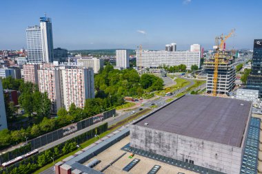 KATOWICE, POLAND - 27 Mayıs 2020: Katowice, Yukarı Silezya 'nın modern şehir merkezinin hava fotoğrafı. Polonya.