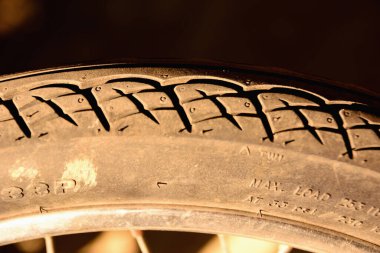 Mühendislik ürünü motosiklet tekerleği parçaları, koyu ton ve Seçici Odaklanma