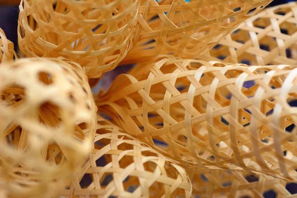Крупним планом візерунок бамбукового плетіння ручної роботи — стокове фото
