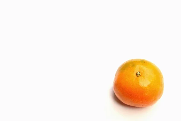 Fruit orange frais et sain isolé sur fond blanc — Photo