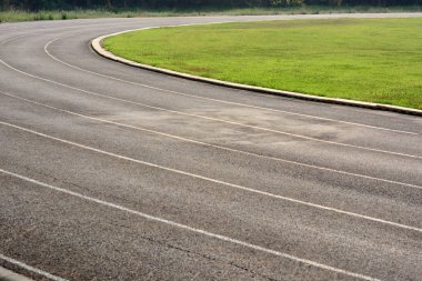 Park koşu bandı, açık hava koşu pisti. Seçici odak