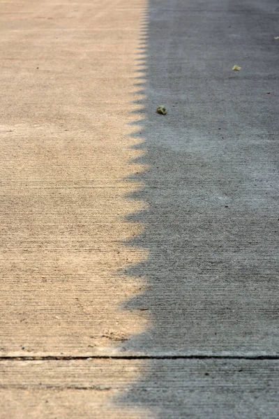 Ombre Claire Sur Chaussée Béton Dans Village — Photo