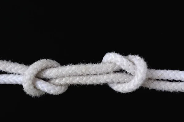 Белая Веревка Завязанная Рыбацким Узлом Изолированная Черном Фоне — стоковое фото