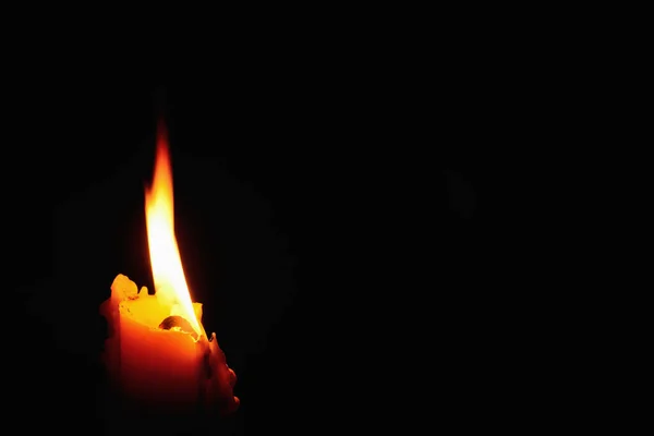 Svíčka Světlo Izolované Černém Pozadí — Stock fotografie