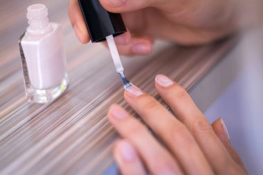 Resim parlak vernik çivi