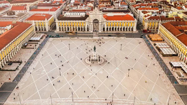 Lisboa central commerce square palace, old european city, ancient architecture Portugal — Fotografia de Stock