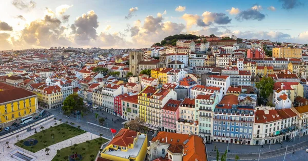 Lisboa Panorama Paisaje urbano de Alfama, hermosa ciudad europea con arquitectura antigua Fotos de stock libres de derechos