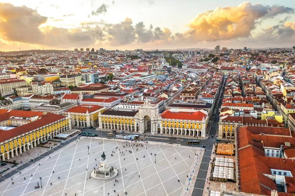 Palais central du commerce de Lisbonne, panorama du paysage urbain européen, architecture Portugal — Photo