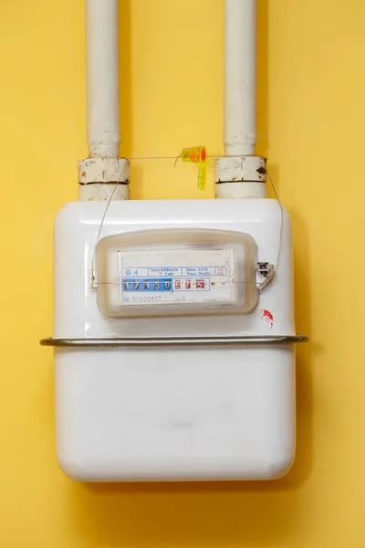 Gas meter on the wall in the kitchen. — Stock Image Gas Meter Wall Kitchen Stock Photo