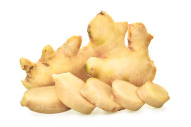 Beyaz arka plan üzerinde izole dilimleri ile genç taze zencefil