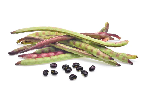 小豆は、白い背景で隔離の種でポッドします。 — ストック写真