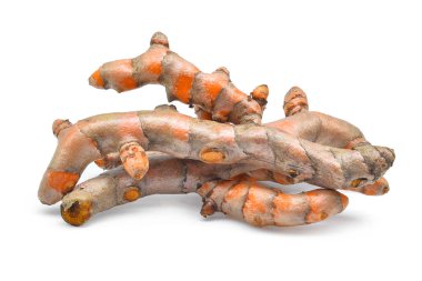 Beyaz arka plan üzerinde izole taze zerdeçal kökü