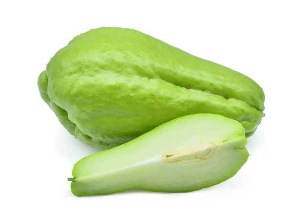 Chayote fresco isolado no fundo branco — Fotografia de Stock