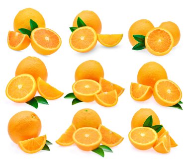 Beyaz arka plan üzerinde izole yaprak taze turuncu meyve kümesi