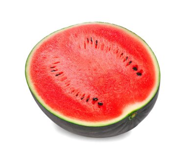 Beyaz arka planda izole edilmiş taze karpuzun yarısı.