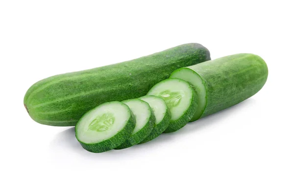 Komkommer geïsoleerd op witte achtergrond — Stockfoto
