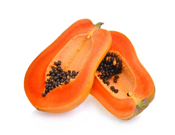 Die Hälfte der frischen Papaya isoliert auf weißem Hintergrund — Stockfoto