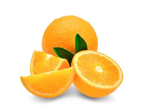 Φρέσκο πορτοκάλι απομονωμένο σε λευκό φόντο — Φωτογραφία Αρχείου
