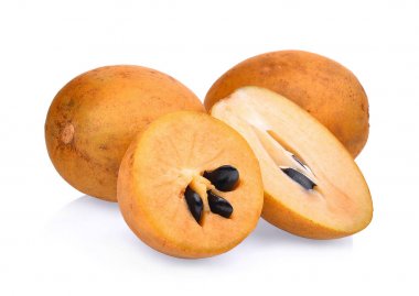 Beyaz arka plan üzerinde izole meyve taze sapodilla