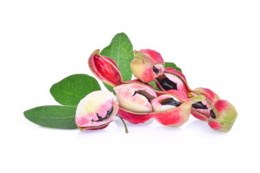 Beyaz arka plan üzerinde izole taze manila demirhindi meyve