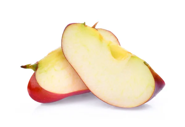 Шматочок свіжих червоних яблук ізольовані на білому тлі — стокове фото