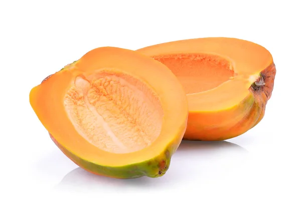 De helft van vers papaya pitloze geïsoleerd op witte achtergrond — Stockfoto