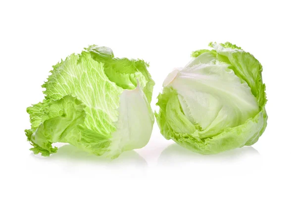 Świeży zielony Sałata lodowa na białym tle — Zdjęcie stockowe