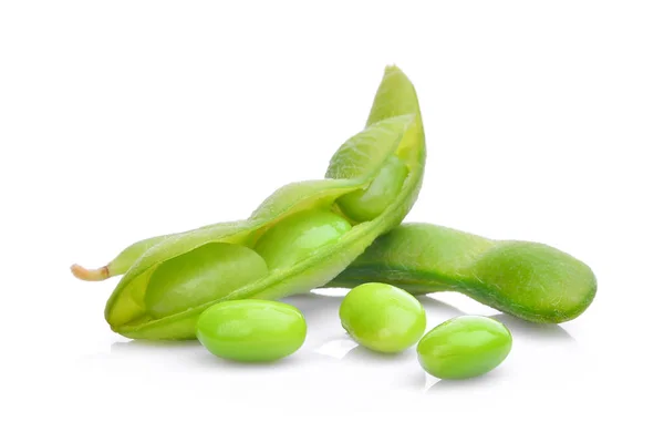 Haricots edamame isolés sur fond blanc — Photo