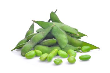 edamame fasulyeleri beyaz arkaplanda izole