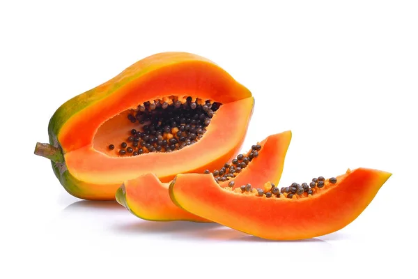 Szeletelt, friss papaya elszigetelt fehér background — Stock Fotó