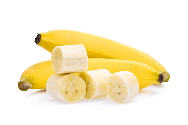 Plátanos maduros con rebanada aislada sobre fondo blanco — Foto de Stock
