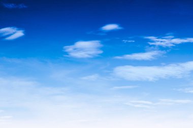 Cloud bahar yaz arka plan için mavi gökyüzü