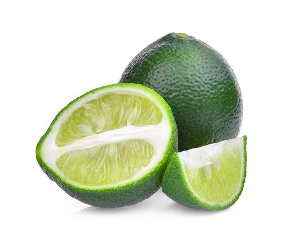 Resh limão verde com metade e fatia isolada sobre fundo branco — Fotografia de Stock